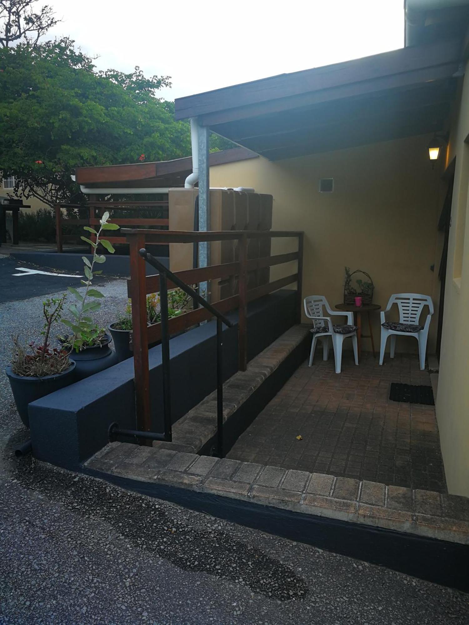 Dempsey'S Self-Catering Guest House Порт-Элизабет Экстерьер фото