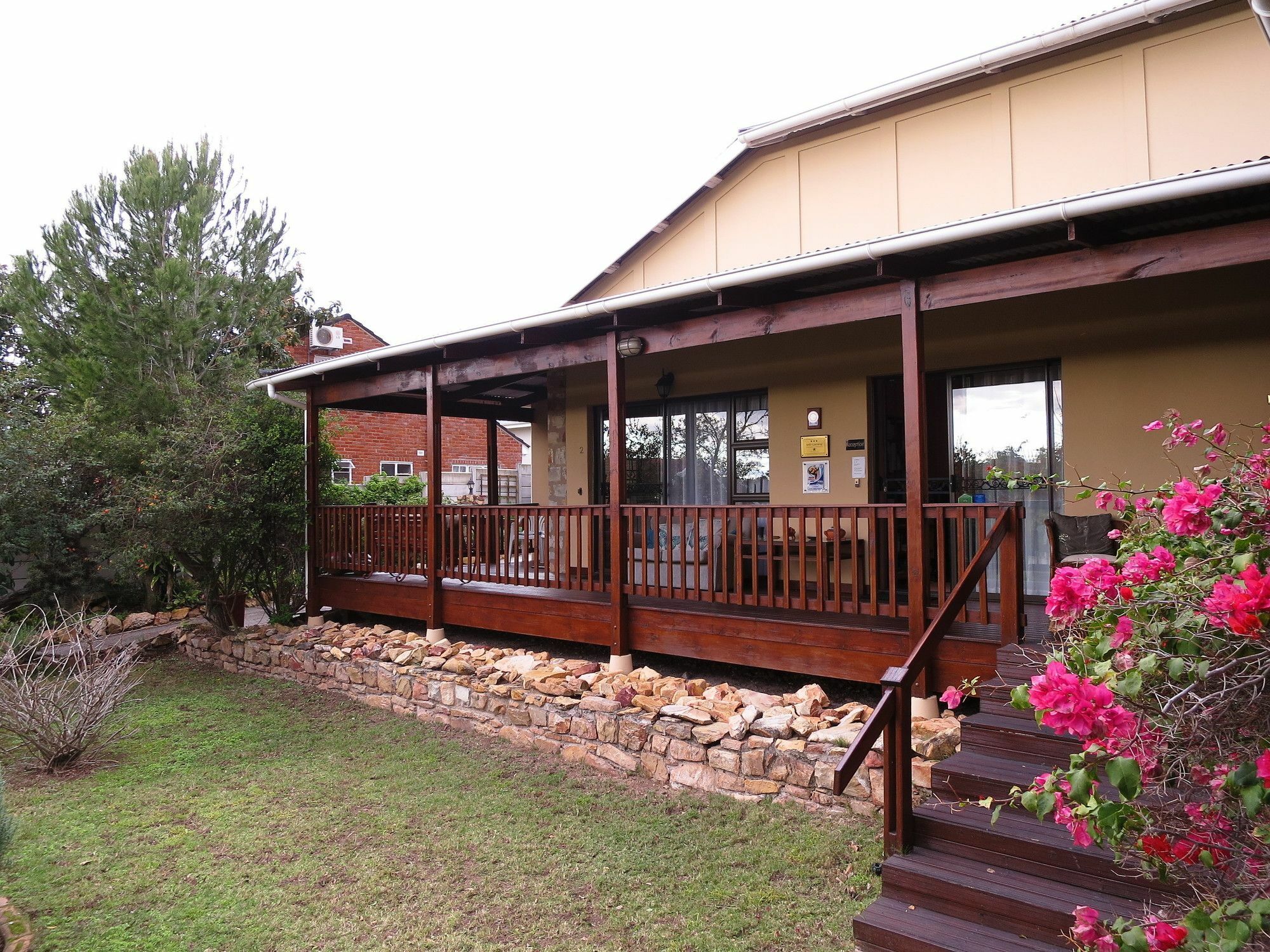 Dempsey'S Self-Catering Guest House Порт-Элизабет Экстерьер фото
